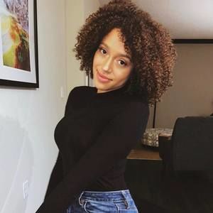 Meet your Posher, Isabella